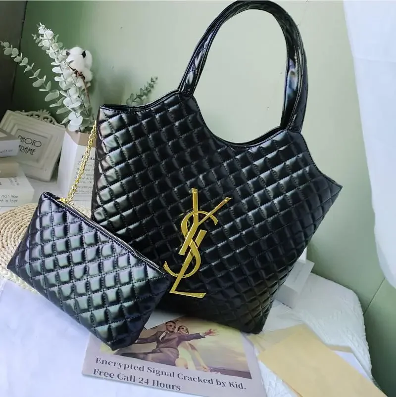 Saint Laurent
Cabas Icare en cuir